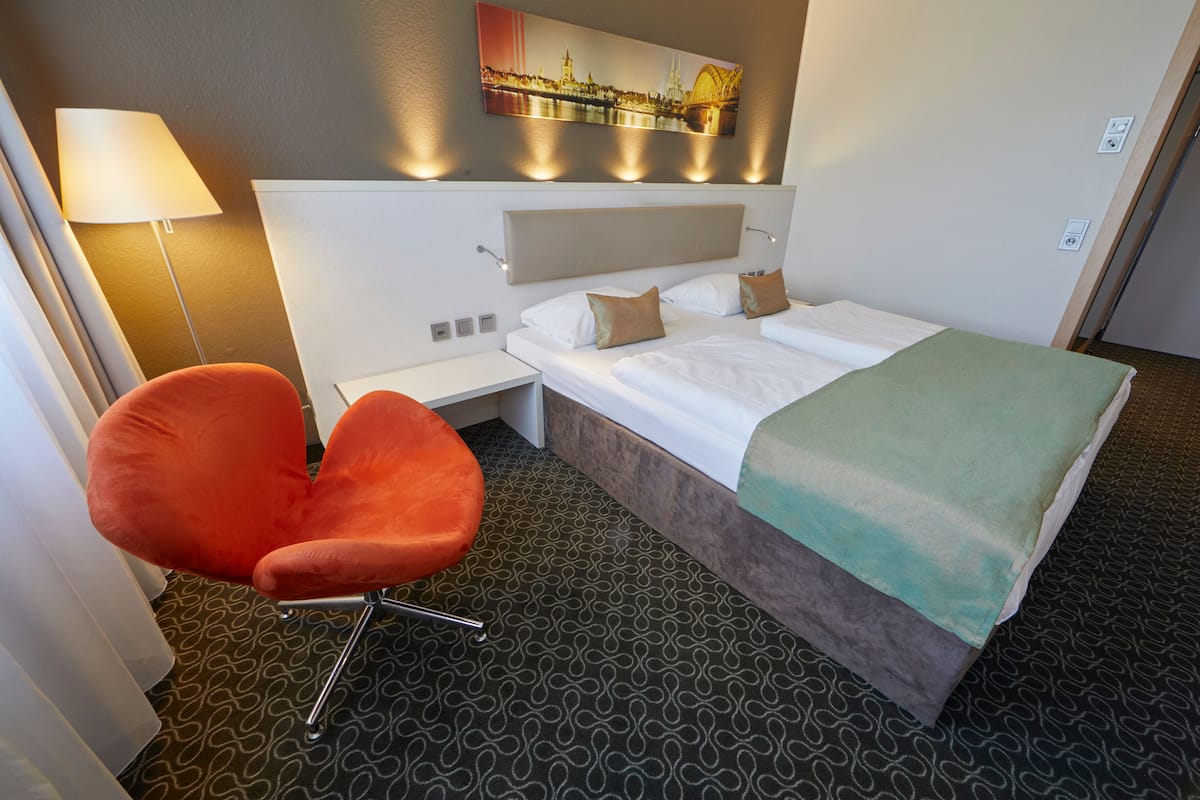 Superior Room, 1 King Bed | 1 bedroom, hypo-allergenic bedding, in-room safe, desk