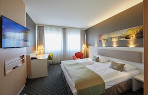 Superior Room, 1 King Bed | 1 bedroom, hypo-allergenic bedding, in-room safe, desk