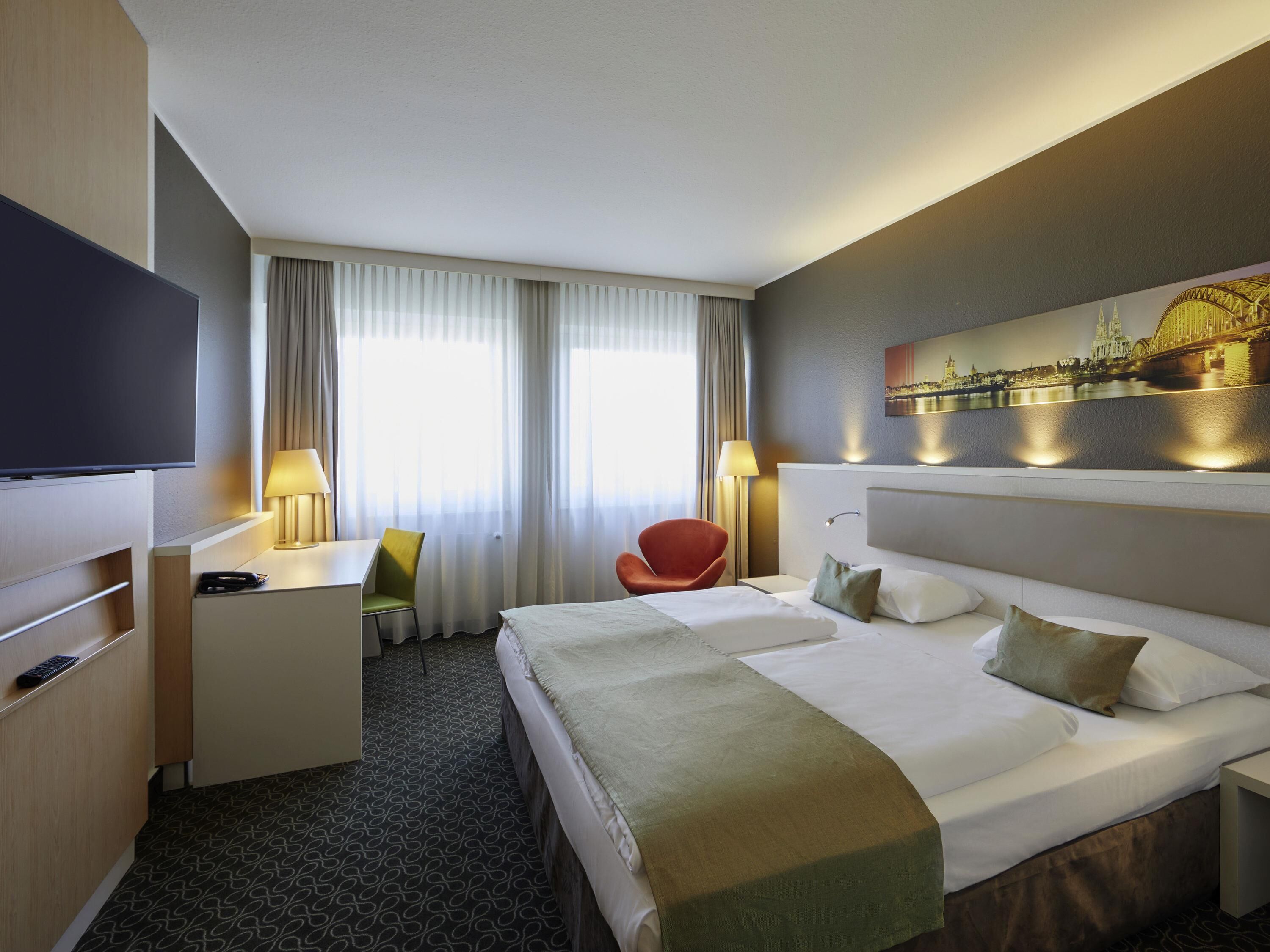 ห้องซูพีเรีย, เตียงคิงไซส์ 1 เตียง | เครื่องนอนป้องกันสารก่อภูมิแพ้, ตู้นิรภัยในห้องพัก, โต๊ะทำงาน