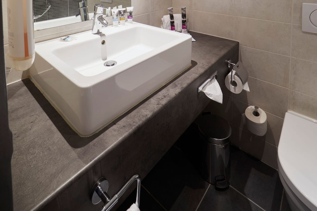Privilege, Room, 1 King Bed, Balcony | Bathroom | Eco-friendly toiletries, hair dryer, towels