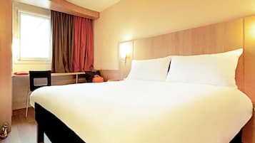 Room, 1 Double Bed | Premium bedding, in-room safe, desk, blackout curtains