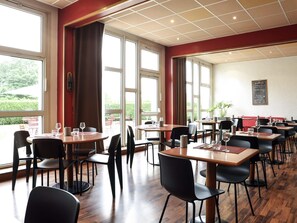 Breakfast, lunch and dinner served - ibis Charleville-Mezières (Villers-Semeuse)