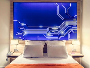 Ropa de cama de alta calidad, minibar, caja fuerte y escritorio