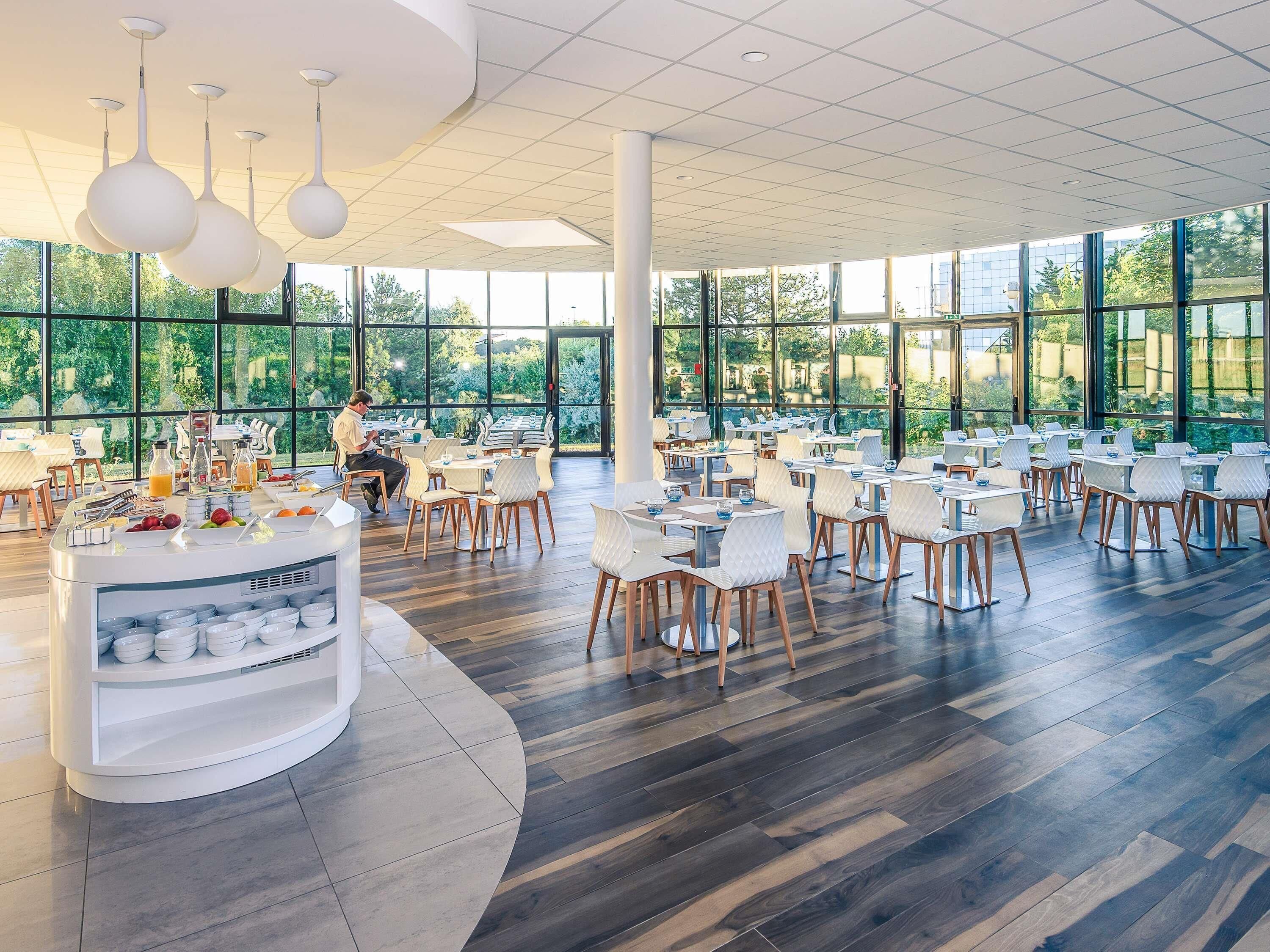 Daily buffet breakfast (EUR 17 per person)