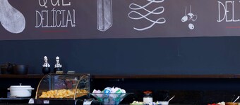 圣卡洛斯宜必思酒店