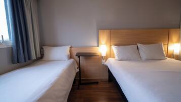 Standard Apartment, 1 Double Bed | Premium bedding, minibar, desk, blackout curtains