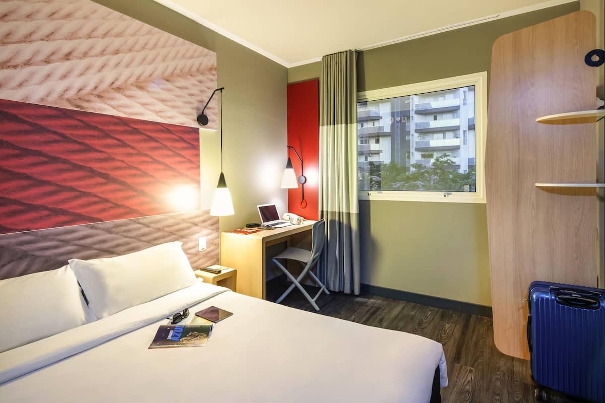 Standard Apartment, 1 Double Bed, Accessible | Premium bedding, minibar, desk, blackout curtains