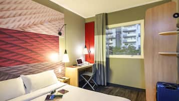 Departamento estándar, 1 cama matrimonial, con acceso para personas discapacitadas | Ropa de cama de alta calidad, minibar, escritorio y cortinas blackout