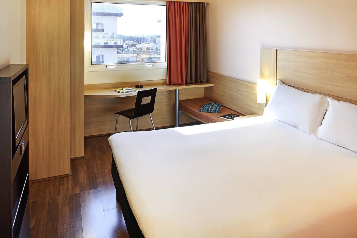 standard apartment, 1 double bed | premium bedding, minibar, desk, blackout curtains