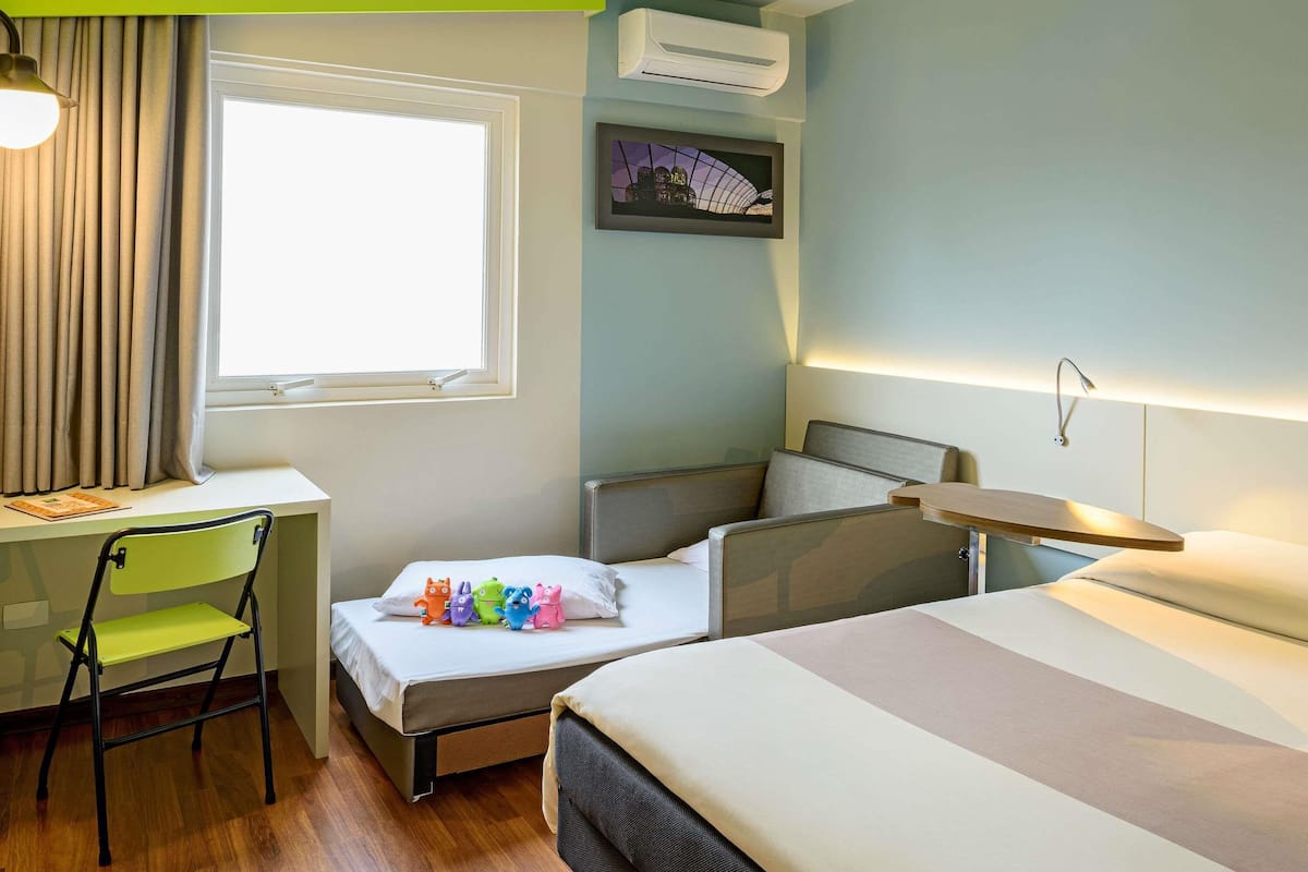 Standard-Apartment, Mehrere Betten | Minibar, Schreibtisch, Verdunkelungsvorhänge, schallisolierte Zimmer