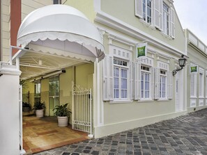 Exterior - ibis Styles Curitiba Centro Cívico (Curitiba)