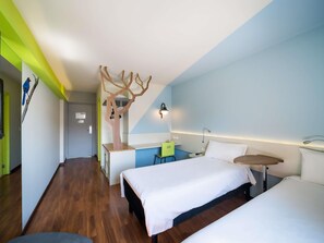 Minibar, desk, blackout curtains, soundproofing - ibis Styles Curitiba Centro Cívico (Curitiba)