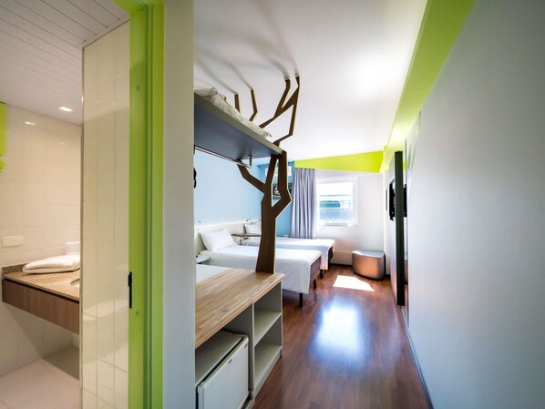 Standard Apartment, 2 Twin Beds | Minibar, desk, blackout drapes, soundproofing - ibis Styles Curitiba Centro Cívico (Curitiba)