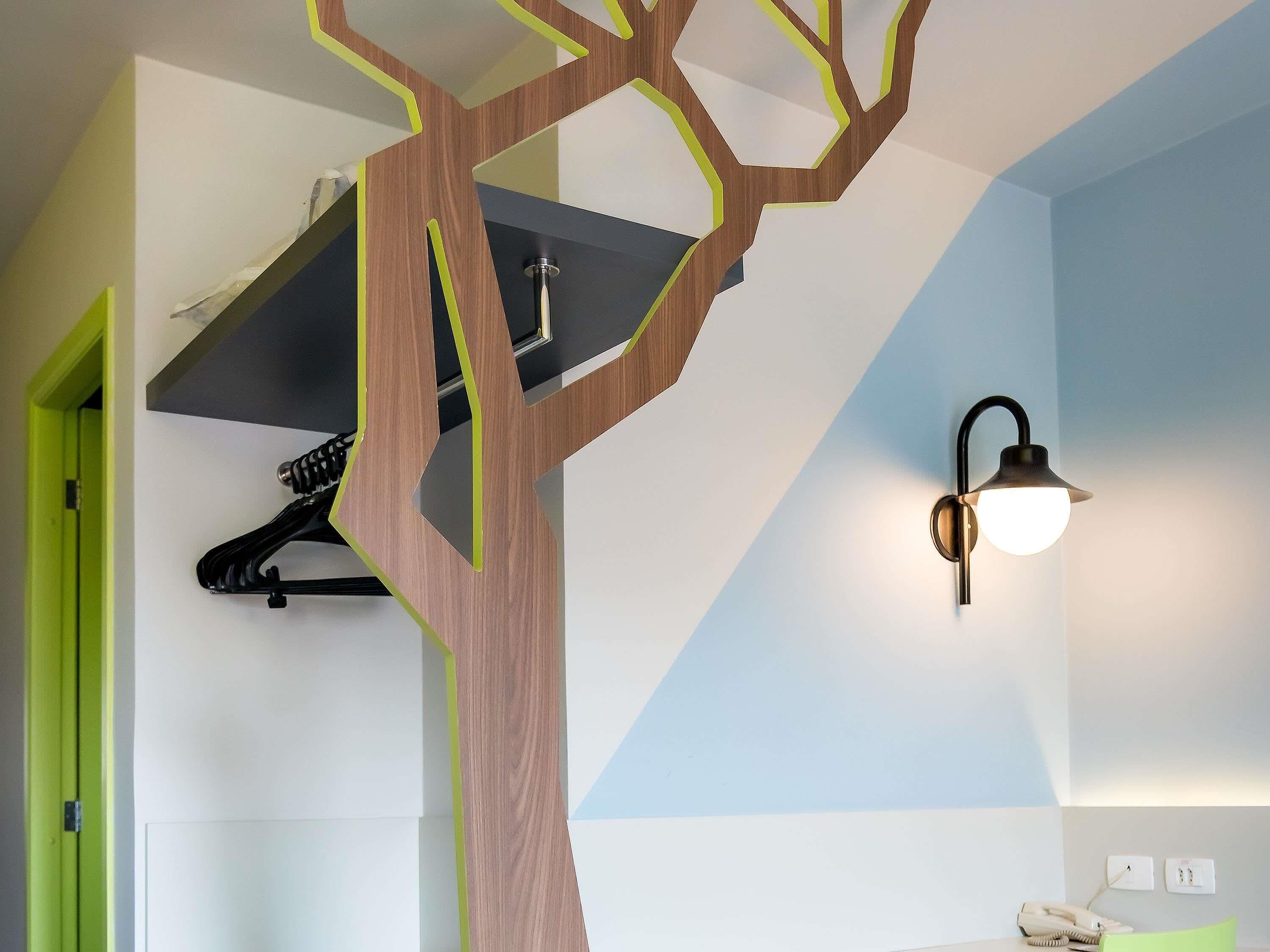 Superior-huone, 1 parisänky | Minibaari, työpöytä, pimennysverhot, äänieristys