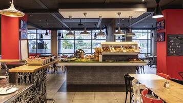 Buffet breakfast on weekends (PLN 55 per person)