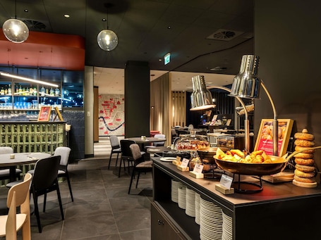 Bar (on property). ibis Krakow Centrum