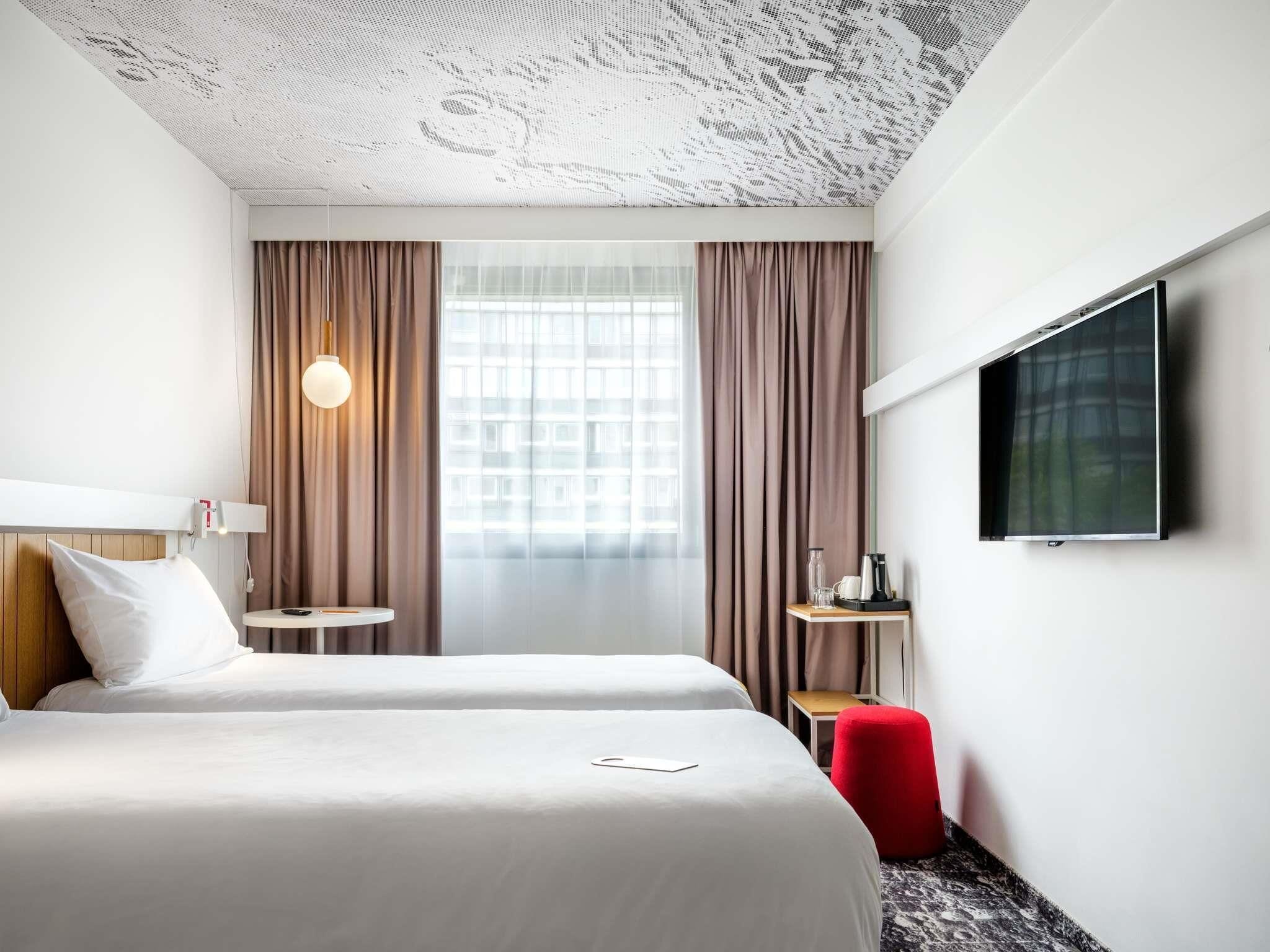 Room, 2 Twin Beds | 1 bedroom, in-room safe, desk, laptop workspace