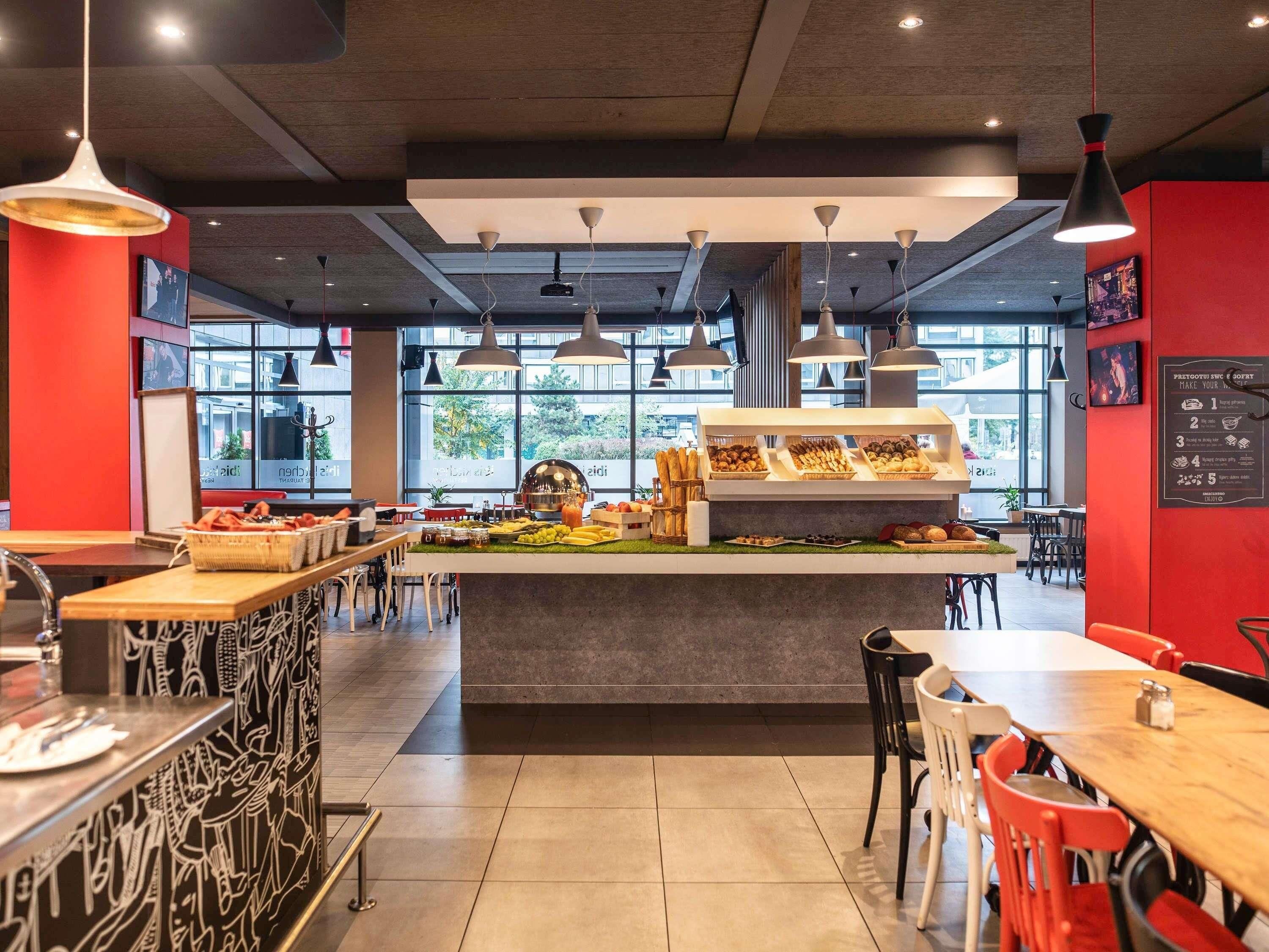 بوفيه فطور في الإجازات الأسبوعية بتكلفة قدرها (55 PLN للشخص)