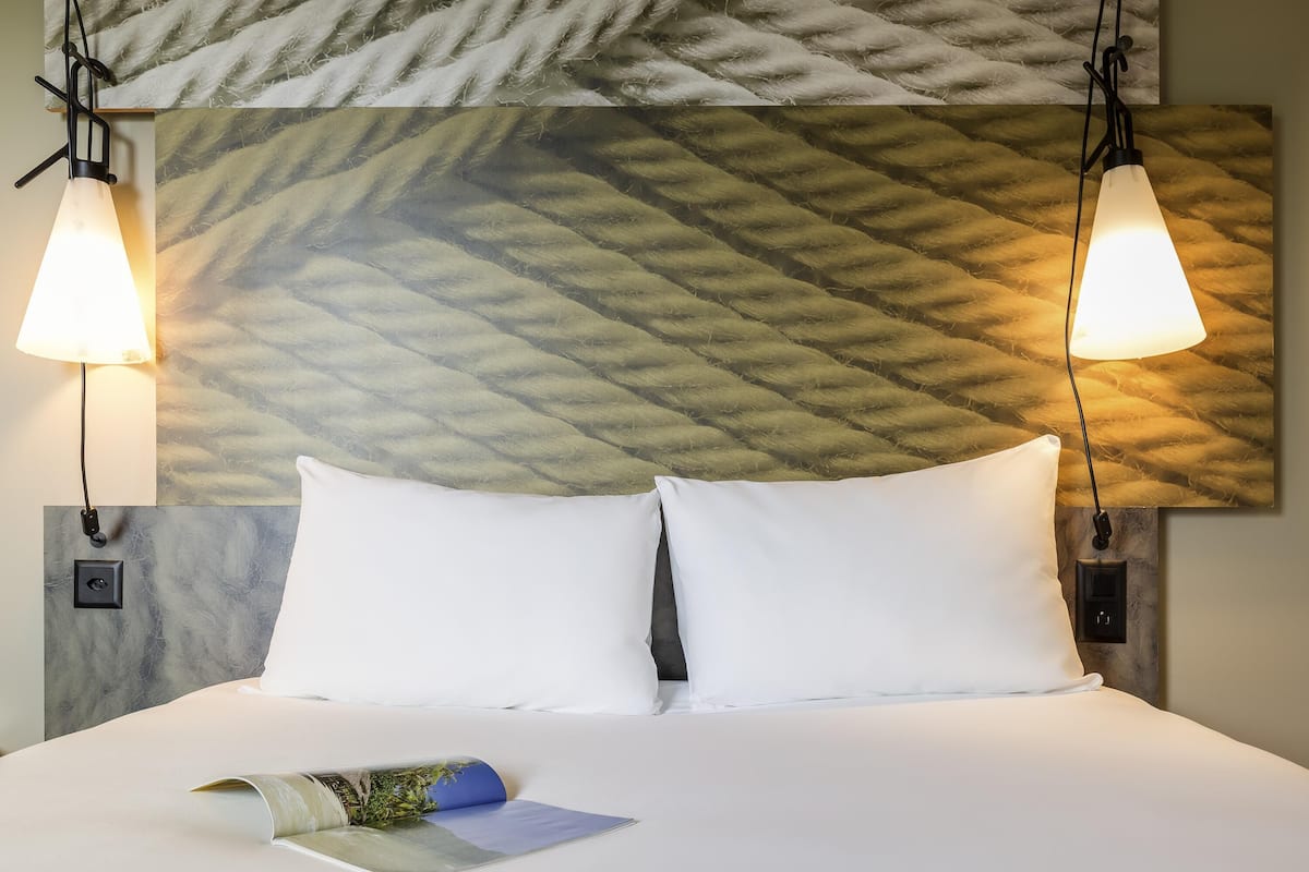 Standardzimmer, 1 Doppelbett, barrierefrei | Hochwertige Bettwaren, Schreibtisch, VerdunkelungsvorhÀnge