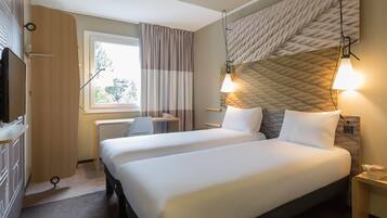 Standard Room, 2 Twin Beds | Premium bedding, desk, blackout drapes, soundproofing