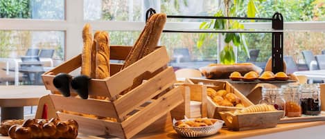 Daily buffet breakfast (CHF 17 per person)