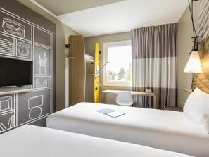 Standardzimmer, 2 Einzelbetten | Hochwertige Bettwaren, Schreibtisch, Verdunkelungsvorhänge