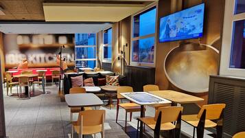 Daily buffet breakfast (CHF 17 per person)