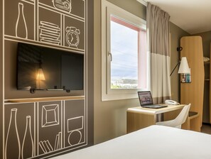 Ropa de cama de alta calidad, escritorio y cortinas blackout 