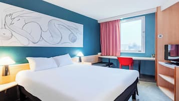 Bureau, espace de travail pour ordinateur portable, rideaux occultants