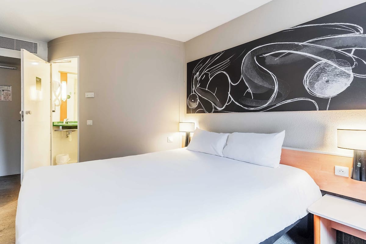 desk, laptop workspace, blackout curtains, soundproofing