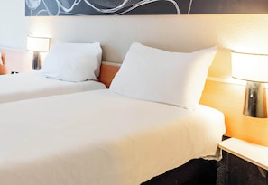Standard Triple Room, Non Smoking | Desk, laptop workspace, blackout curtains, soundproofing