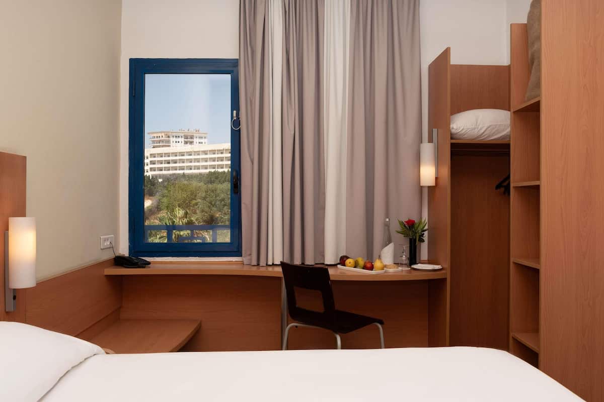 Premium bedding, desk, soundproofing, iron/ironing board