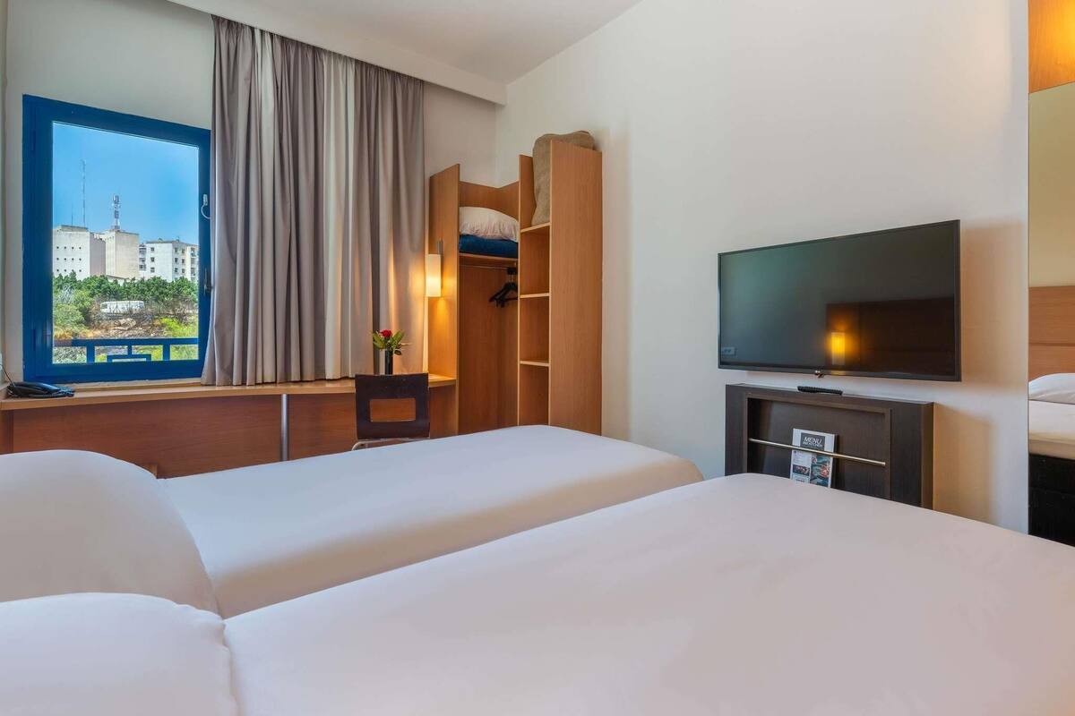 Kamar Standar, 2 Tempat Tidur Twin | Seprai premium, meja kerja, kedap suara, dan setrika/meja setrika