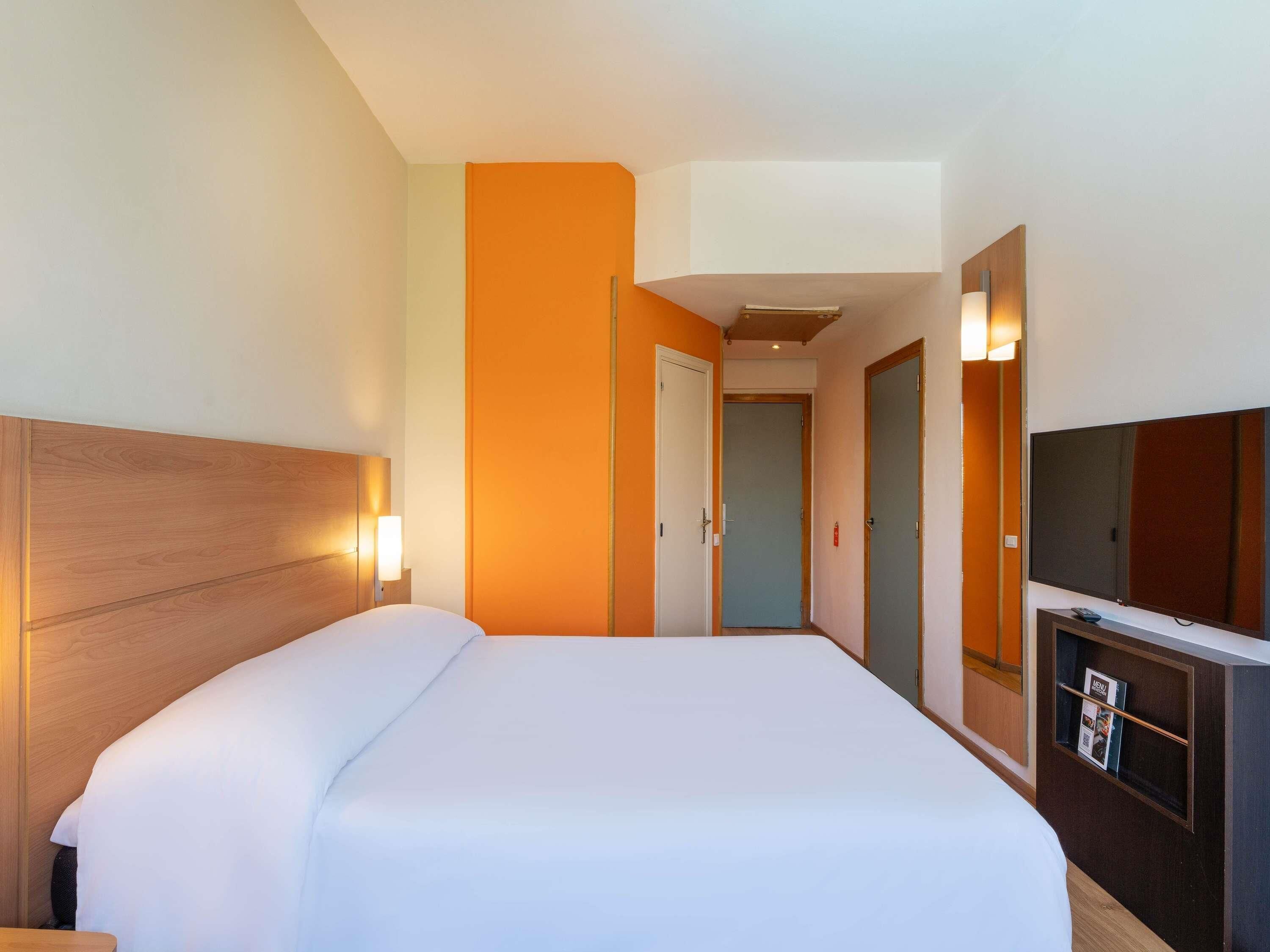 Standard Double Room, 1 Double Bed | Premium bedding, desk, soundproofing, iron/ironing board