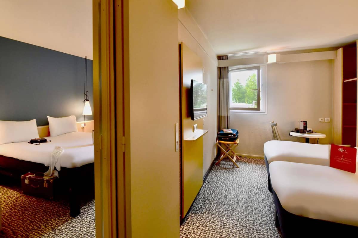 Chambre, 2 lits doubles, chambres communicantes