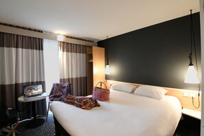 Standard Room, 1 Double Bed | 1 bedroom, premium bedding, pillowtop beds, desk