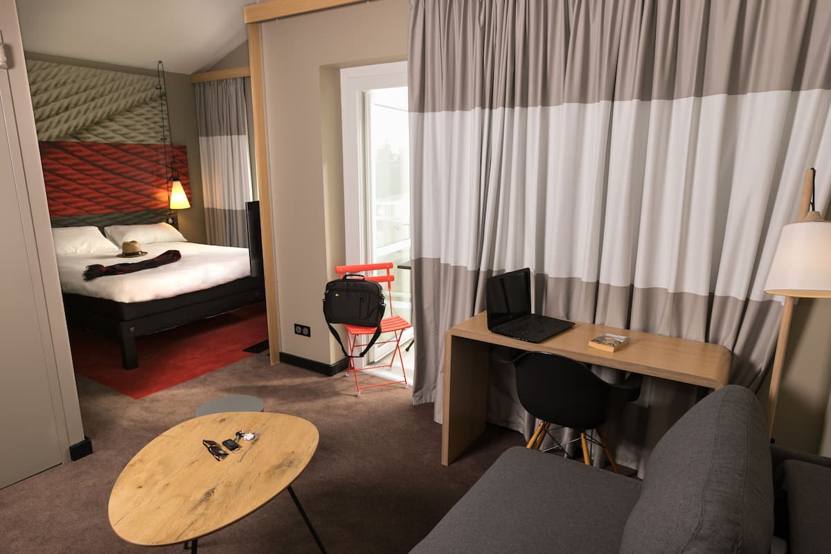 Chambre Familiale, 1 lit double et 1 canapé-lit, balcon (Premium) | Literie de qualité supérieure, bureau