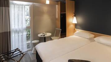 Ropa de cama de alta calidad, colchones con pillow-top y escritorio