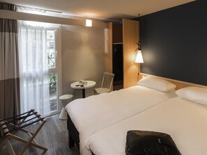 Standard-Zweibettzimmer, 2 Einzelbetten | Hochwertige Bettwaren, Pillowtop-Betten, Schreibtisch