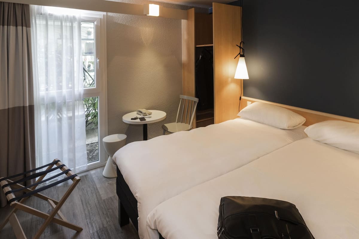 Literie de qualité supérieure, surmatelas, bureau