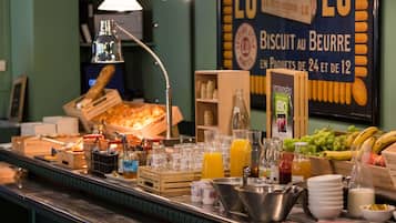 Daily continental breakfast (EUR 13.9 per person)