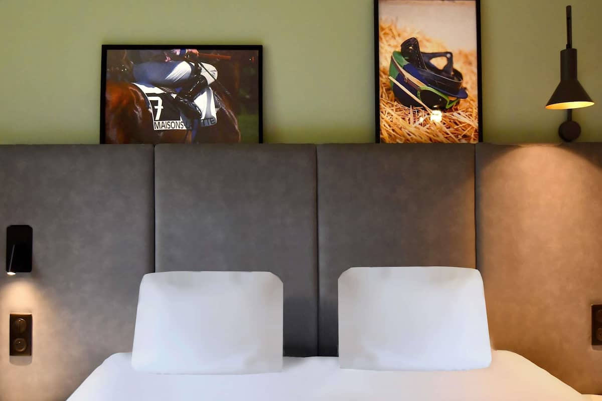 Literie de qualité supérieure, surmatelas, bureau