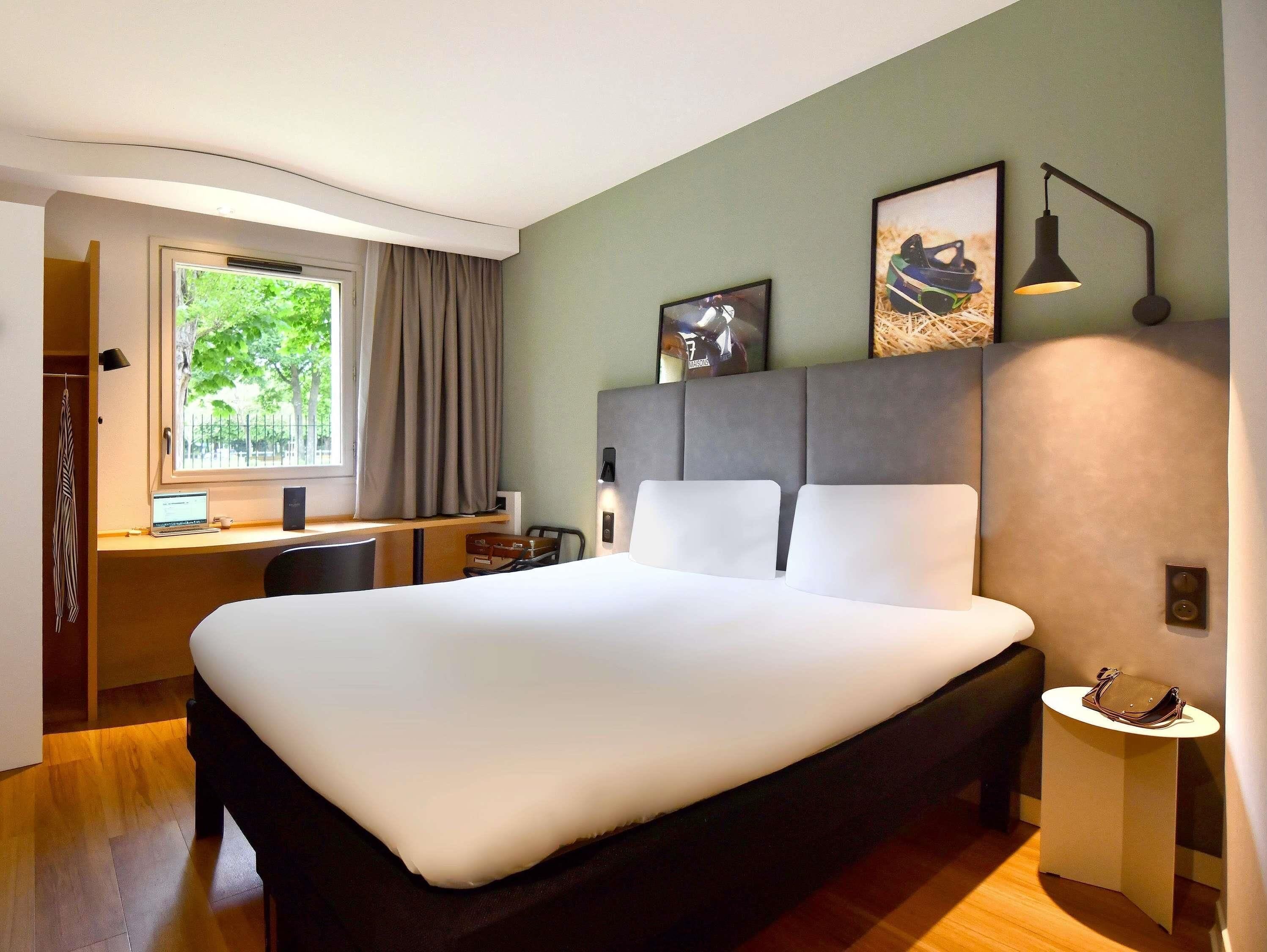 Standard Room, 1 Double Bed | Premium bedding, pillow-top beds, desk, laptop workspace