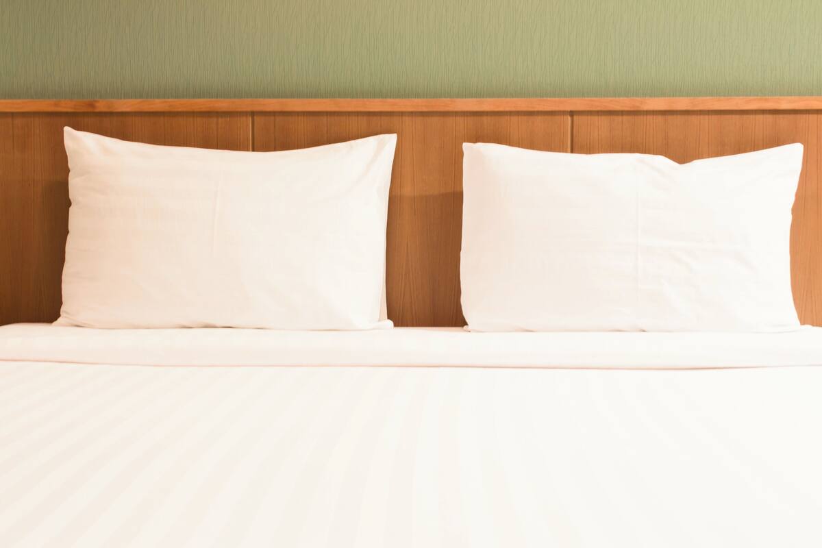 Desk, laptop workspace, free WiFi, bed sheets