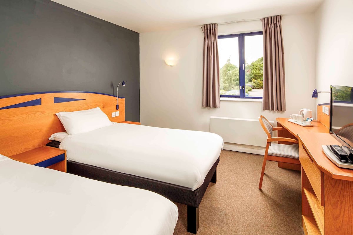 twin room, 2 single beds | desk, free wifi, bed sheets