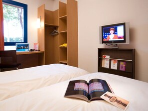 Standard Room, 2 Twin Beds | Desk, iron/ironing board, free WiFi