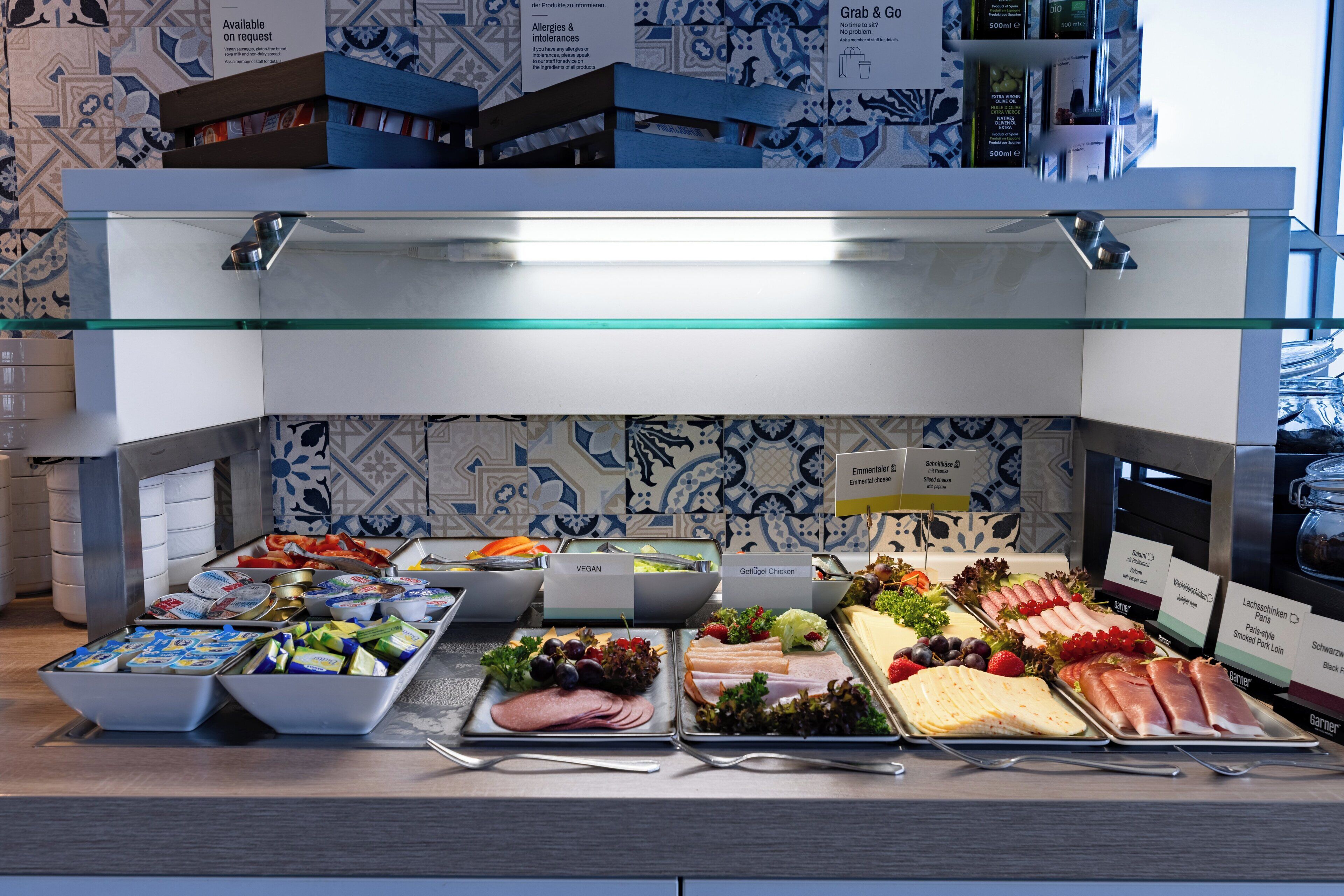 Buffet déjeuner servi tous les jours en supplément