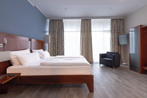 Standard Room | In-room safe, desk, blackout curtains, free cots/infant beds - Garner Hotel Cologne Porz - Airport by IHG (Cologne)