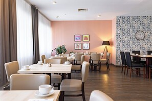Frokostbuffé hver dag (EUR 17 per person)