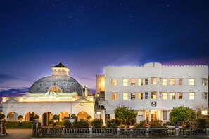 A hotel with a dome and a modern building, both illuminated against a night sky. - The Hydro Majestic Hotel (Medlow Bath)